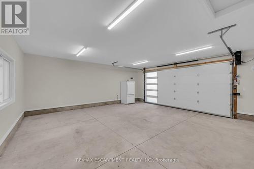 2596 Red Maple Avenue, Lincoln, ON - Indoor Photo Showing Garage