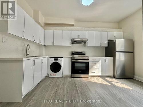 2R - 527 Queen Street W, Toronto, ON - Indoor Photo Showing Kitchen