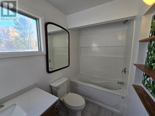 1746 Vernon Street, Lumby, BC - Indoor Photo Showing Bathroom