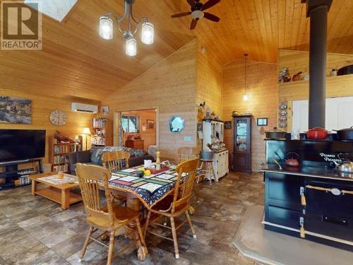 1837 Blubber Bay Rd, Texada Island, BC - Indoor Photo Showing Dining Room