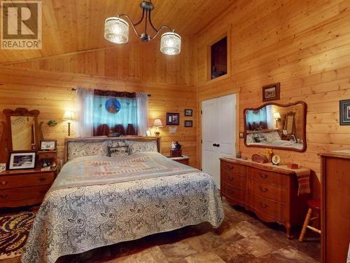 1837 Blubber Bay Rd, Texada Island, BC - Indoor Photo Showing Bedroom