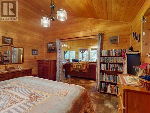 1837 Blubber Bay Rd, Texada Island, BC - Indoor Photo Showing Bedroom