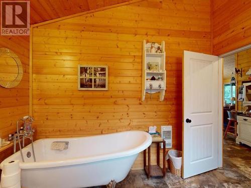 1837 Blubber Bay Rd, Texada Island, BC - Indoor Photo Showing Bathroom