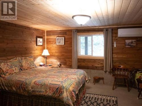 1837 Blubber Bay Rd, Texada Island, BC - Indoor Photo Showing Bedroom