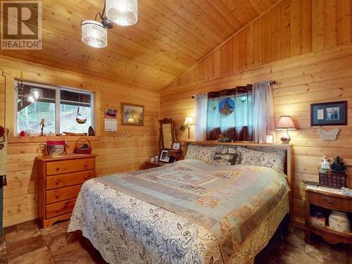 1837 Blubber Bay Rd, Texada Island, BC - Indoor Photo Showing Bedroom