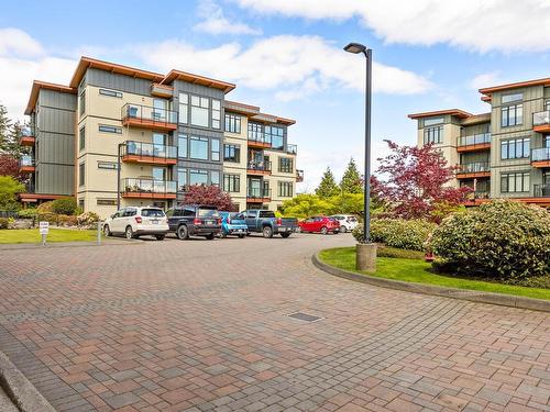 313-2300 Mansfield Dr, Courtenay, BC - Outdoor