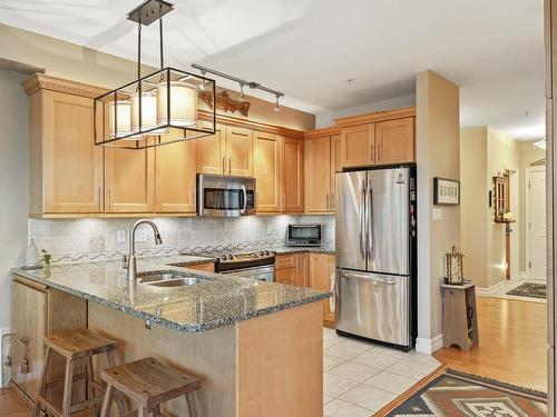 313-2300 Mansfield Dr, Courtenay, BC - Indoor Photo Showing Kitchen With Double Sink