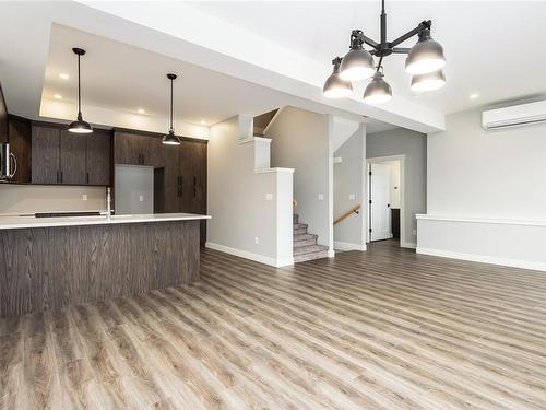 B-990 1St St, Courtenay, BC - Indoor Photo Showing Kitchen