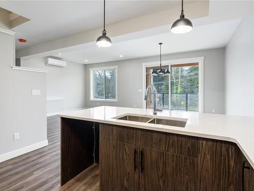 B-990 1St St, Courtenay, BC - Indoor Photo Showing Kitchen With Double Sink