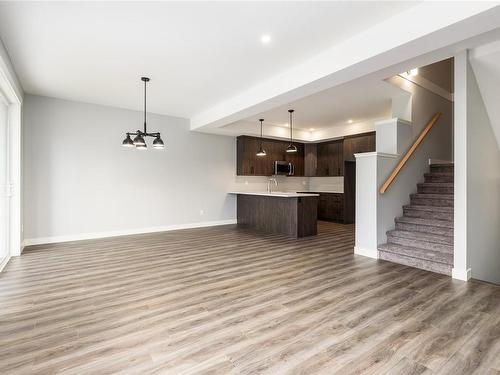 B-990 1St St, Courtenay, BC - Indoor Photo Showing Kitchen