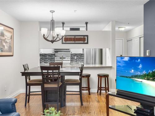 114-1685 Estevan Rd, Nanaimo, BC - Indoor Photo Showing Dining Room