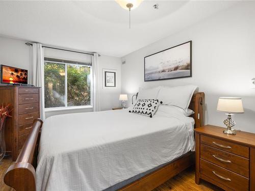 114-1685 Estevan Rd, Nanaimo, BC - Indoor Photo Showing Bedroom