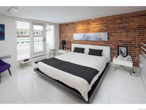 301-1407 Government St, Victoria, BC - Indoor Photo Showing Bedroom