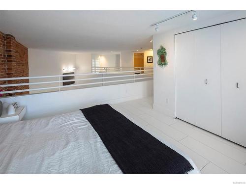 301-1407 Government St, Victoria, BC - Indoor Photo Showing Bedroom