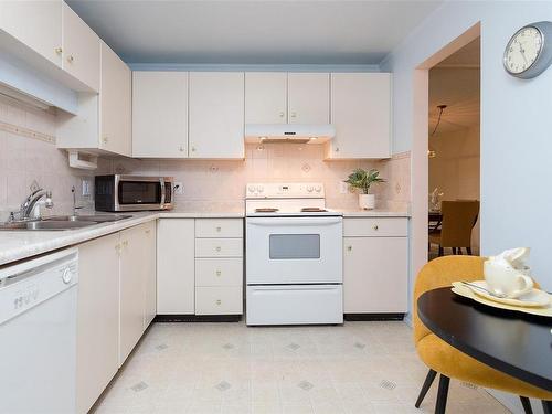 304-1560 Hillside Ave, Victoria, BC - Indoor Photo Showing Kitchen With Double Sink