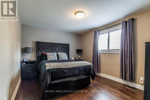 698 Acadia Drive, Hamilton, ON - Indoor Photo Showing Bedroom