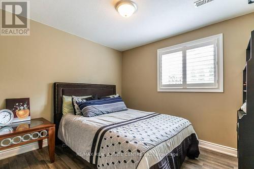 698 Acadia Drive, Hamilton, ON - Indoor Photo Showing Bedroom