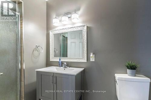 698 Acadia Drive, Hamilton, ON - Indoor Photo Showing Bathroom