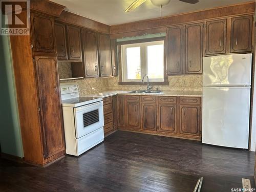 1516 97Th Street, Tisdale, SK - Indoor Photo Showing Kitchen With Double Sink