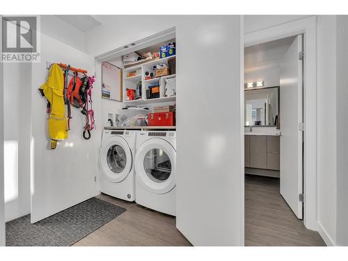 1800 Richter Street Unit# Ph12, Kelowna, BC - Indoor Photo Showing Laundry Room