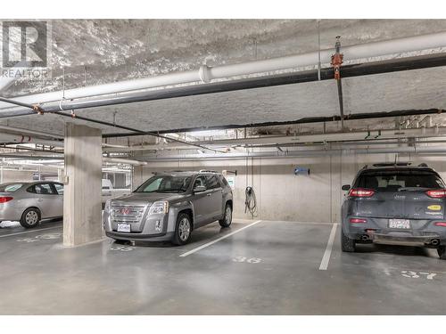 1800 Richter Street Unit# Ph12, Kelowna, BC - Indoor Photo Showing Garage