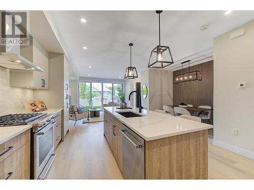 839 Lawson Avenue Unit# 2, Kelowna, BC - Indoor Photo Showing Kitchen With Upgraded Kitchen