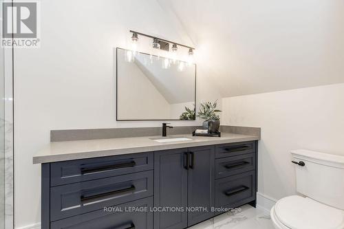 22 East John Street, Innisfil, ON - Indoor Photo Showing Bathroom