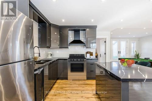 22 East John Street, Innisfil, ON - Indoor Photo Showing Kitchen With Double Sink With Upgraded Kitchen