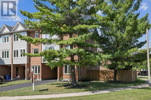 2320 Strawfield Court, Oakville, ON - Outdoor