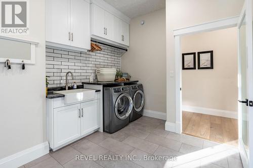 7404 Wellington Road 11 Road, Mapleton, ON - Indoor Photo Showing Laundry Room