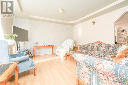 90 Franklin Avenue, Yorkton, SK - Indoor Photo Showing Living Room