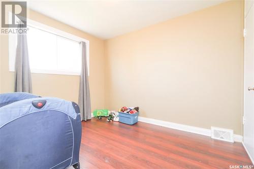 90 Franklin Avenue, Yorkton, SK - Indoor Photo Showing Bedroom