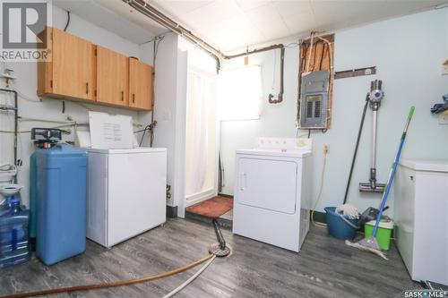 90 Franklin Avenue, Yorkton, SK - Indoor Photo Showing Laundry Room