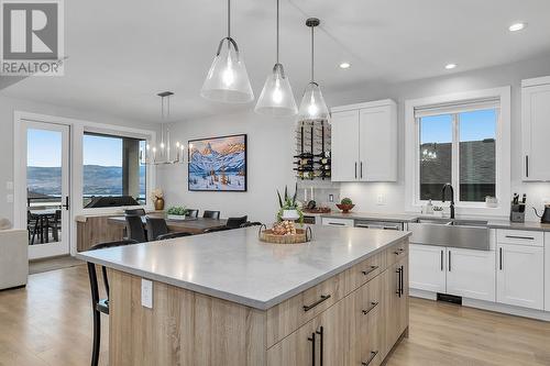 3043 Shaleview Drive, West Kelowna, BC - Indoor Photo Showing Kitchen With Double Sink With Upgraded Kitchen