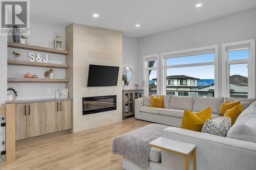 3043 Shaleview Drive, West Kelowna, BC - Indoor Photo Showing Living Room With Fireplace