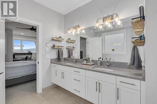 3043 Shaleview Drive, West Kelowna, BC - Indoor Photo Showing Bathroom