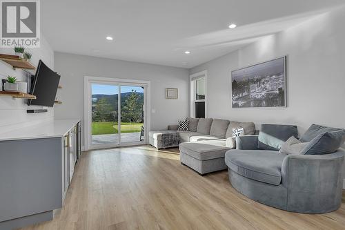 3043 Shaleview Drive, West Kelowna, BC - Indoor Photo Showing Living Room