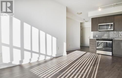 817 - 2550 Simcoe Street N, Oshawa, ON - Indoor Photo Showing Kitchen