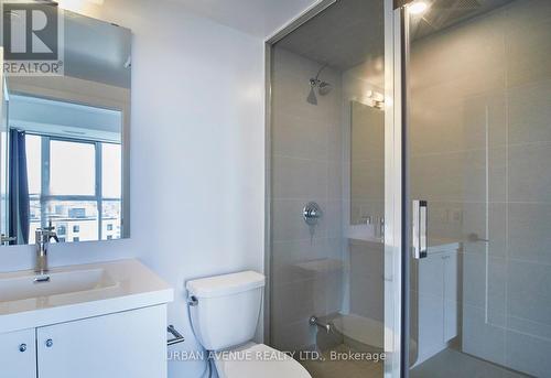 817 - 2550 Simcoe Street N, Oshawa, ON - Indoor Photo Showing Bathroom