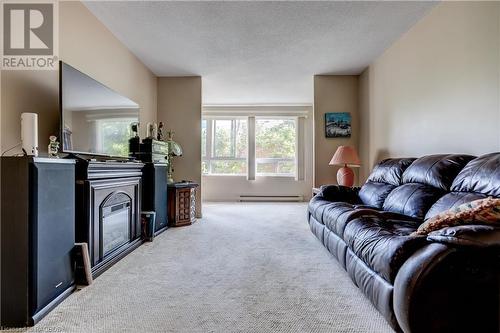 850 6Th Street E Unit# 202, Owen Sound, ON - Indoor Photo Showing Living Room