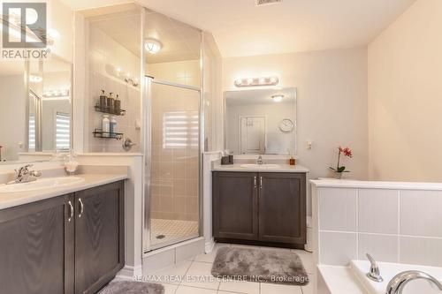 43 Military Crescent, Brampton, ON - Indoor Photo Showing Bathroom