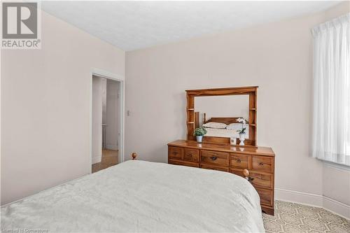 179 Park Street N, Hamilton, ON - Indoor Photo Showing Bedroom