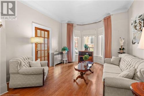 179 Park Street N, Hamilton, ON - Indoor Photo Showing Living Room