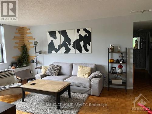 603 - 2871 Richmond Road, Ottawa, ON - Indoor Photo Showing Living Room