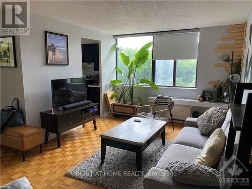 603 - 2871 Richmond Road, Ottawa, ON - Indoor Photo Showing Living Room