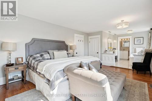 2612 10Th Line, Innisfil, ON - Indoor Photo Showing Bedroom