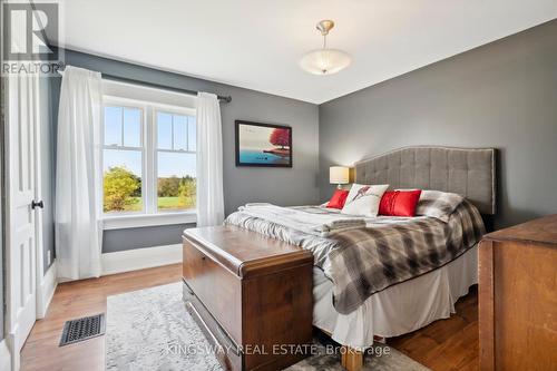 2612 10Th Line, Innisfil, ON - Indoor Photo Showing Bedroom