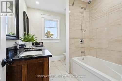 2612 10Th Line, Innisfil, ON - Indoor Photo Showing Bathroom