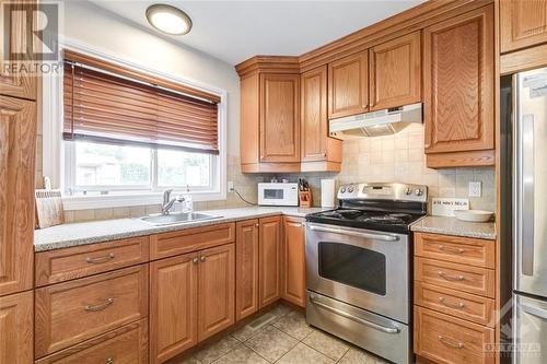 15 Foxhill Way Unit#A, Ottawa, ON - Indoor Photo Showing Kitchen