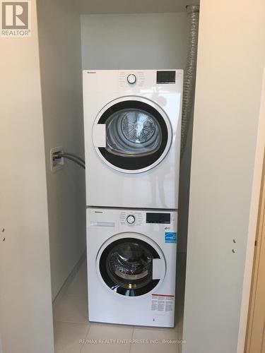 1606 - 50 Ordnance Street, Toronto, ON - Indoor Photo Showing Laundry Room